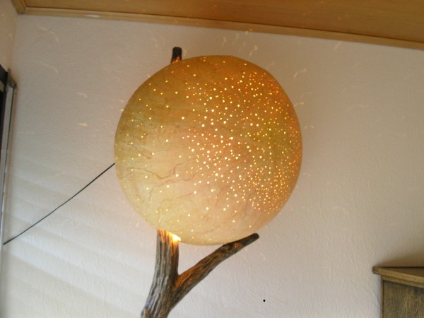 aus Hanji-Papier hergestellte Lampe
