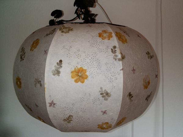 aus Hanji-Papier hergestellte Lampe